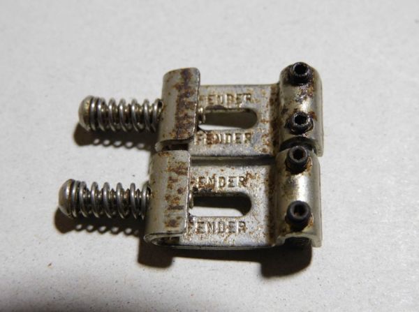 FENDER.USA フェンダー ストラトS用エイジド.プレスサドル2個 インチサイズ
