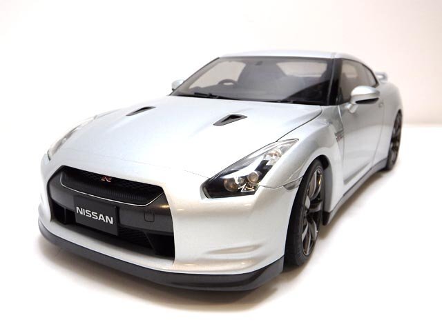 AUTOart オートアート 1/12 日産 GT-R R35 シルバー プレミアムエディション ダイキャストモデル ミニカー