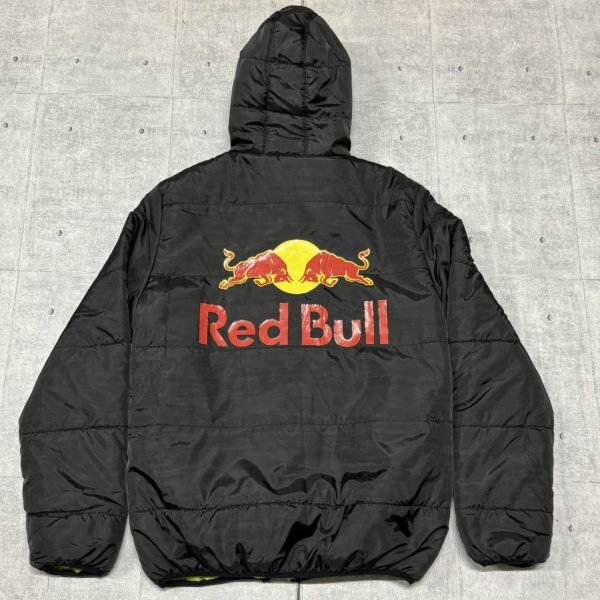 極美品 Red Bull ファイバーダウンパーカー フーディー レッドブル　　フーデッド 中綿 ジャンパー ブルゾン ビッグロゴプリント 石瀬7913