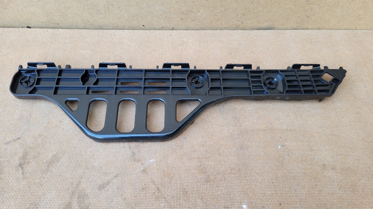 美品！ トヨタ 30系 中期 ヴェルファイア 純正 リアバンパーサポート 右