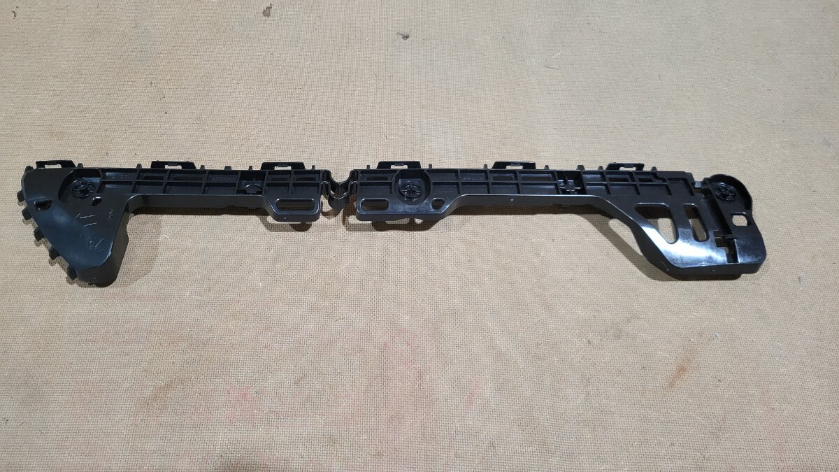 美品！ トヨタ 30系 中期 ヴェルファイア 純正 リアバンパーサイドサポート 右 リテーナー ブラケット 