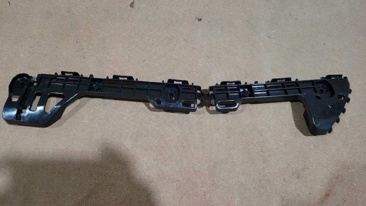 美品！ トヨタ 30系 中期 ヴェルファイア 純正 リアバンパーサイドサポート 左 リテーナー ブラケット