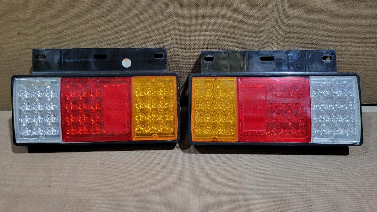 NEWエルフ PMエルフ 07エルフ ISUZU 標準ボディ ワイドボディ LEDテールランプ左右セット トラック ドレスアップ 24V 中古品