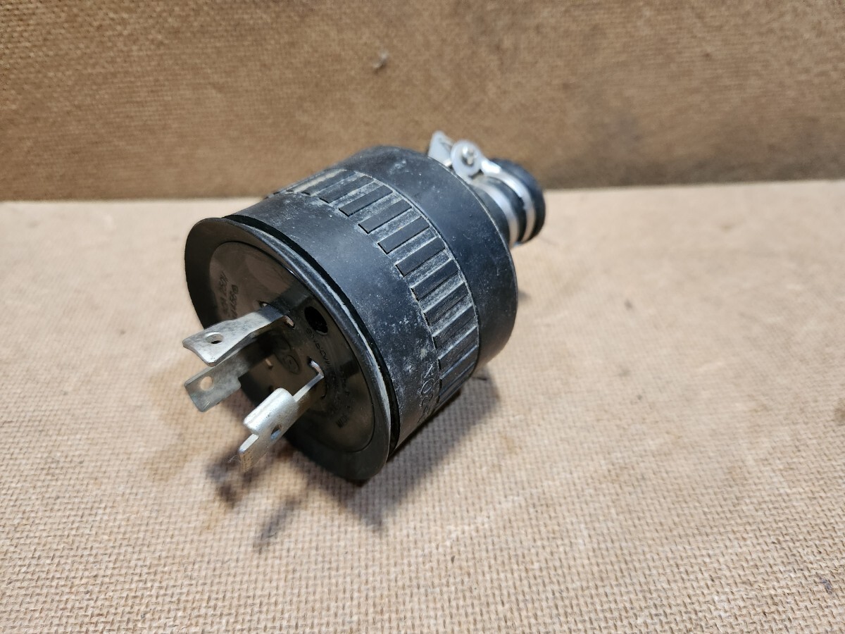 松下電器 ロック式電源プラグ 接地2P30A 30A 250V 防水ゴムキャップ 