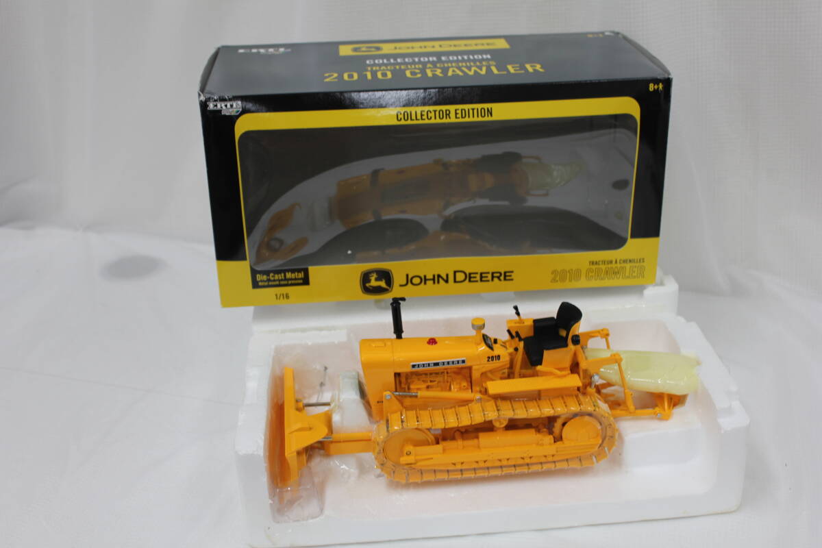 【未使用】 【元箱付き】ERTL JOHN DEERE COLLECTOR EDITION 2010 CRAWLER 1/16スケール ミニカー フィギュア F59