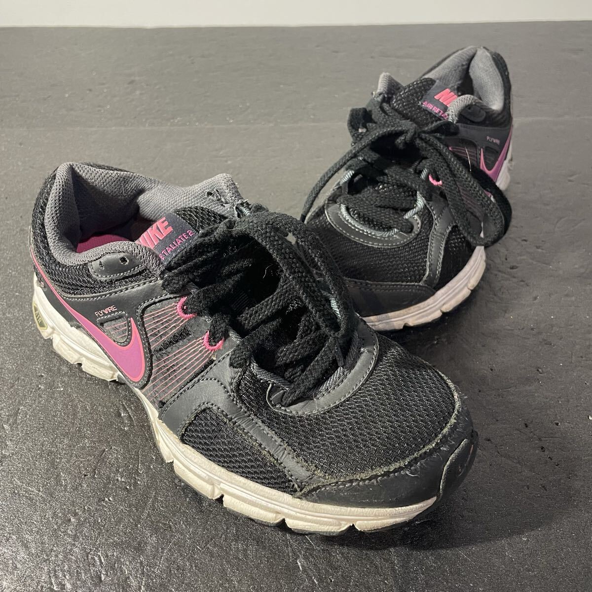 NIKE ナイキ スニーカー ランニングシューズ ブラック ピンク　24cm
