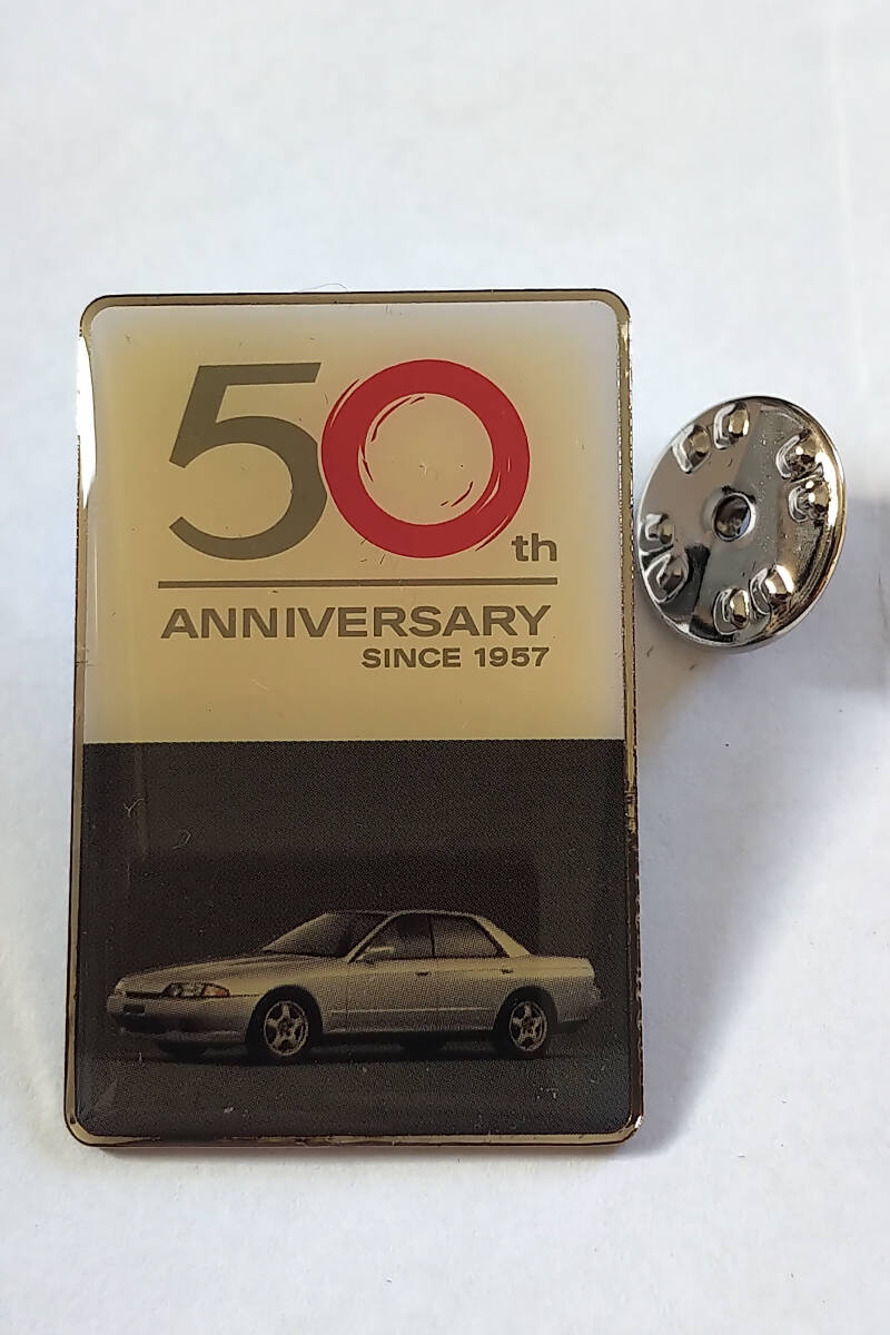 スカイライン 50th ANNIVERSARY ピンバッジ 日産 プリンス自動車 SKYLINE GT-R 鉄仮面 ケンメリ JAPAN R-32 西武警察 ケース付き