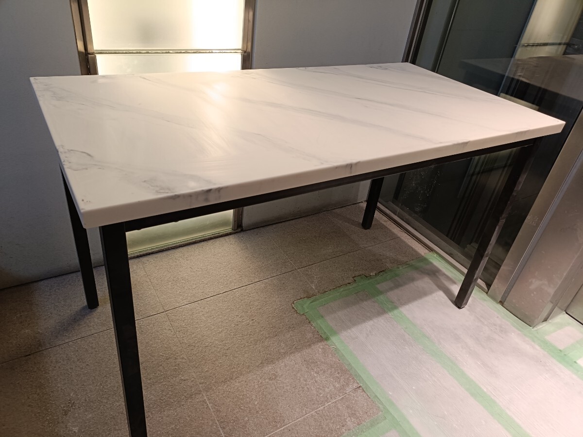 3つ在庫　大理石風ダイニングテーブル　リビングテーブル　高さ70×60×120cm 送料5000円 東京池袋
