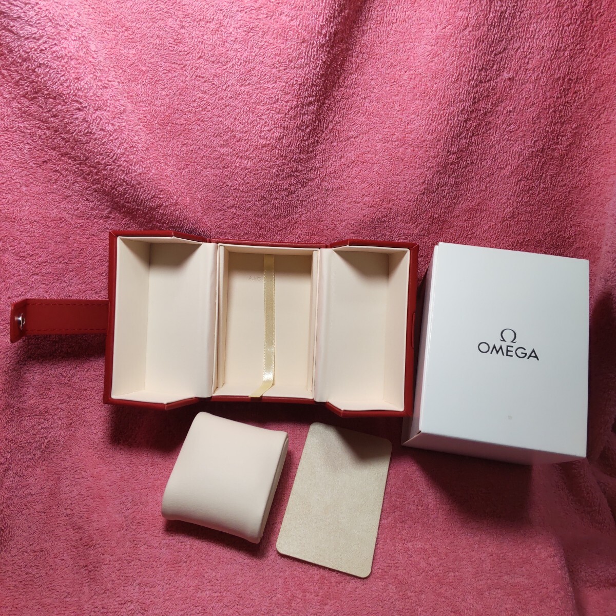 OMEGA Ω オメガ 時計 ケース 携帯 ポーチ ソフト 箱 ボックス BOX 保護 収納 持運び トラベル 赤 red 非売品 観音開き type 未使用 05