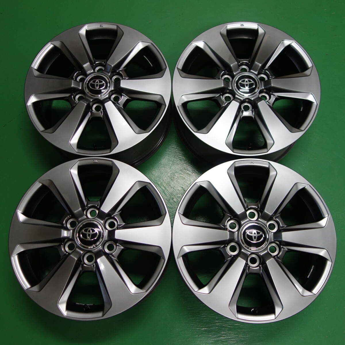 ★送料2600円～ 新車外し 新型 300系 ランドクルーザー VXグレード ハイグロス色 純正 18インチ アルミホイール 4本セット ランクル 