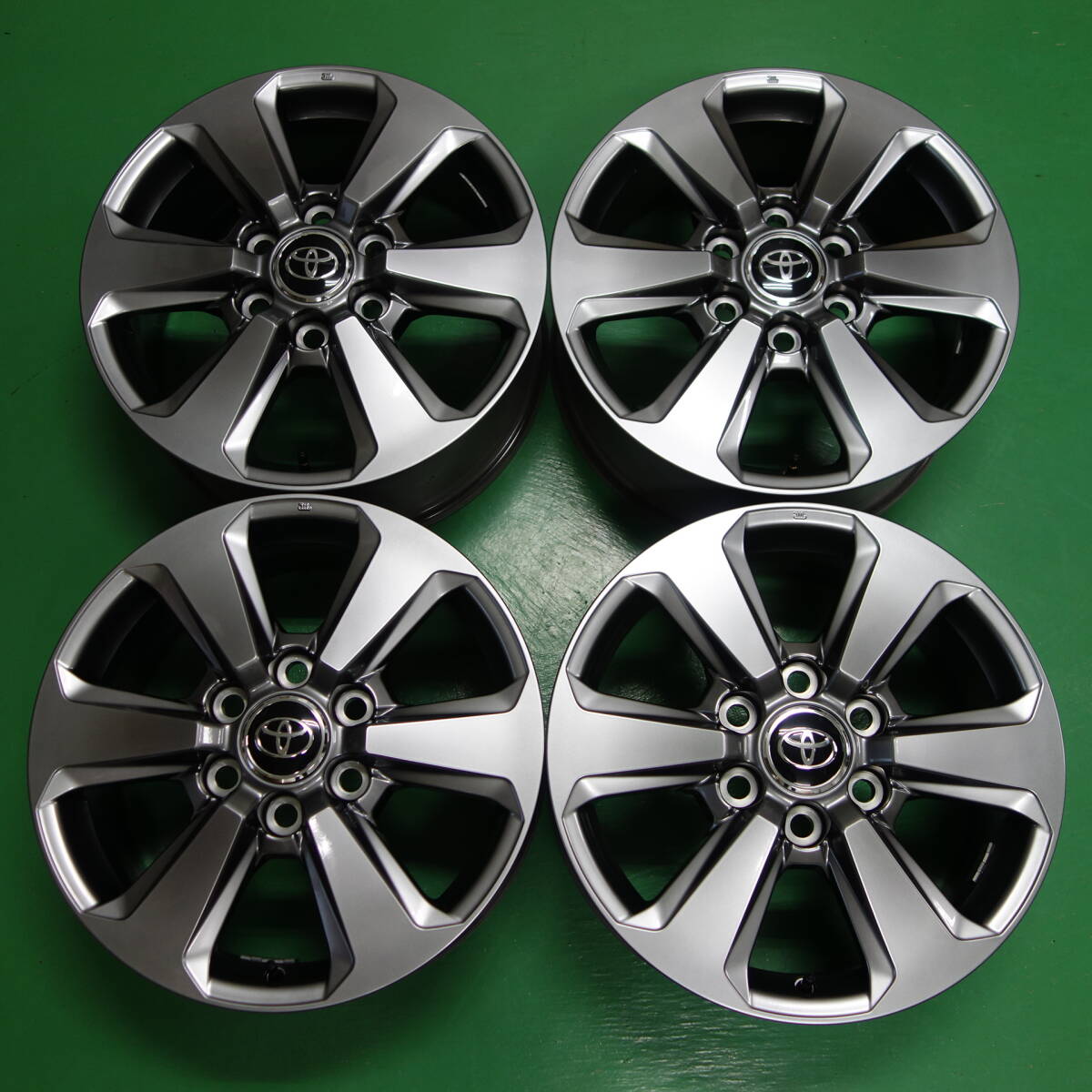 ☆送料2600円～ 新車外し 新型 300系 ランドクルーザー VXグレード ハイグロス色 純正 18インチ アルミホイール 4本セット ランクル