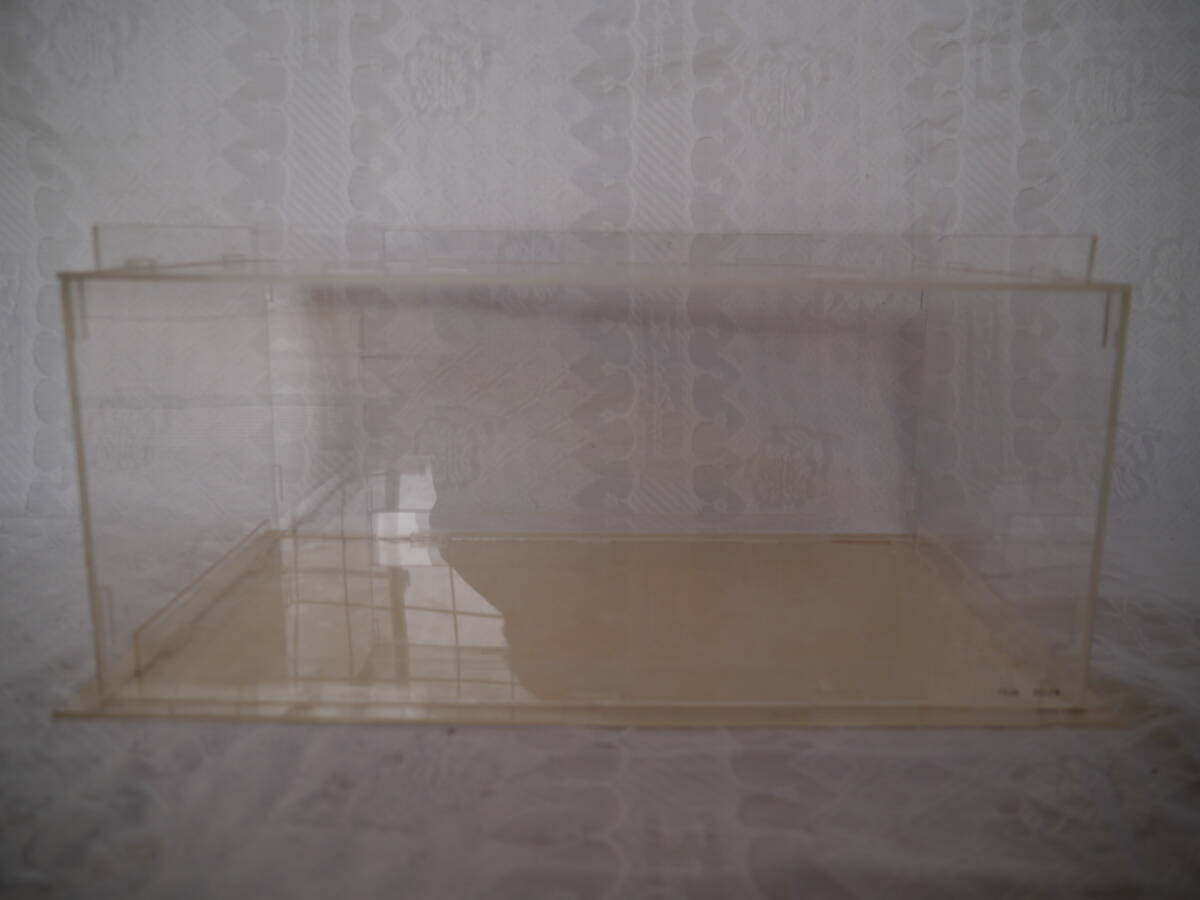 【中古】透明アクリル製コレクションケース(台座付き) コレクションボックス ディスプレイ 19.4x33.4x14.2cm プラモデル フィギュア LEGO等