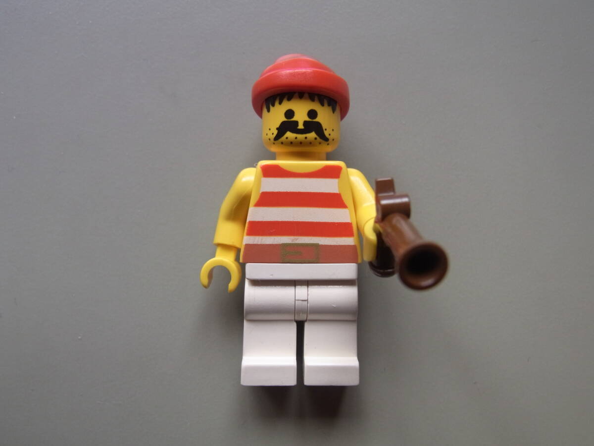 【中古】レゴ[LEGO] 南海の勇者 #6270,#6273 赤白ストライプのシャツ+赤バンダナの海賊+ピストル [pi045] オールドレゴ ヴィンテージ