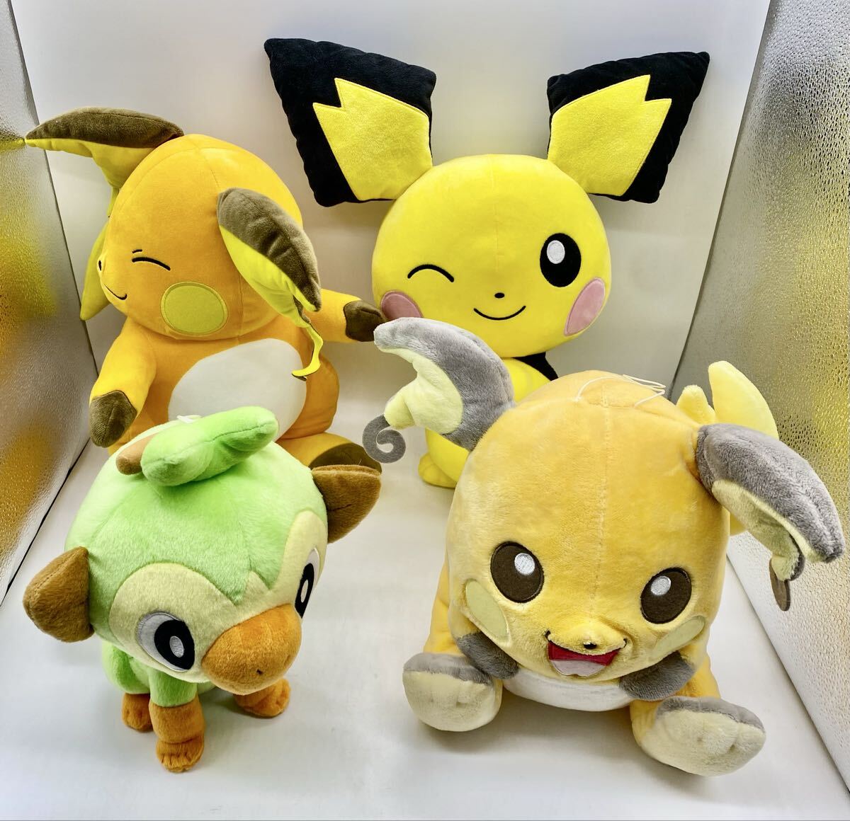 【美品】◇BANPRESTO バンプレスト ポケモン ほぺぴた めちゃでか ピチュー・ライチュウ大小・サルノリ ぬいぐるみ4点おまとめ◇