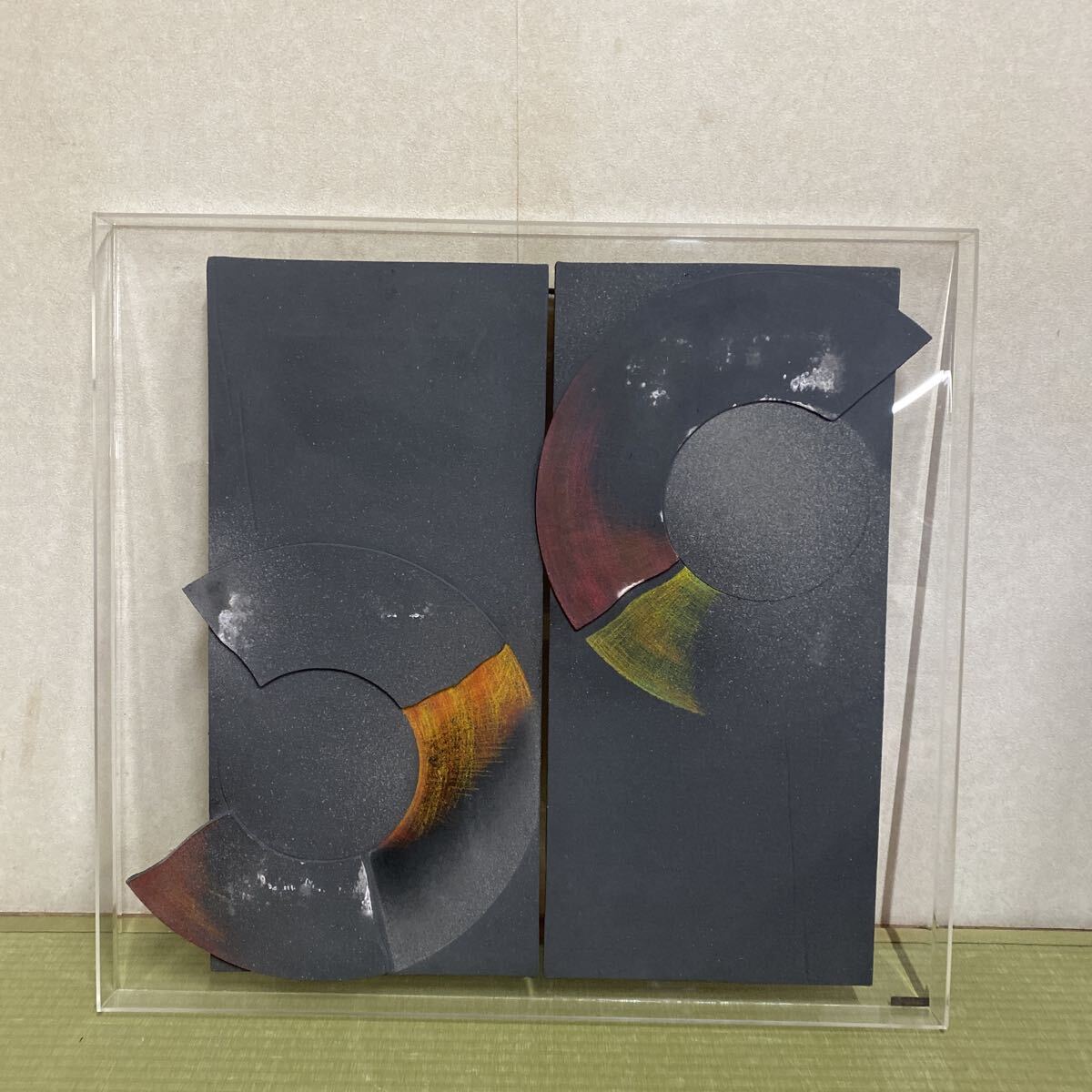 アクリル額入 黒陶壁板 伊藤均 置物 オブジェ 細密彫刻 現代アート 陶板 作家 在銘 骨董品 古美術品 横85.5cm 縦79.5cm【119】