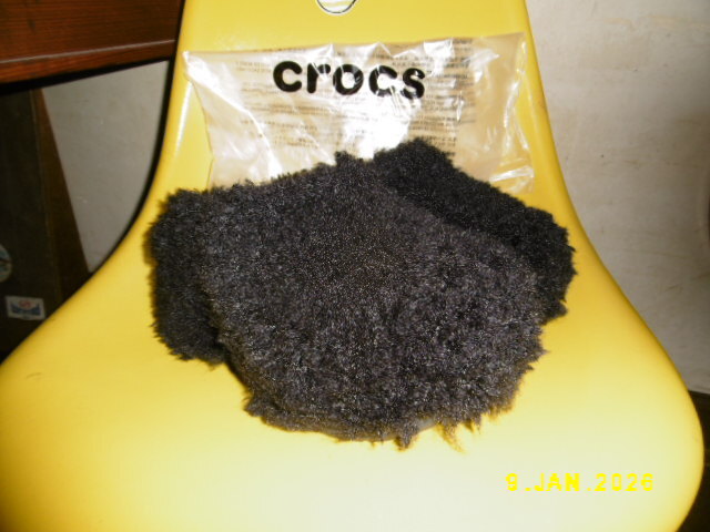 クロックス　希少　新品　サイレンシャギーファークロッグ　黒　２５cm　厚底　ユニセックス