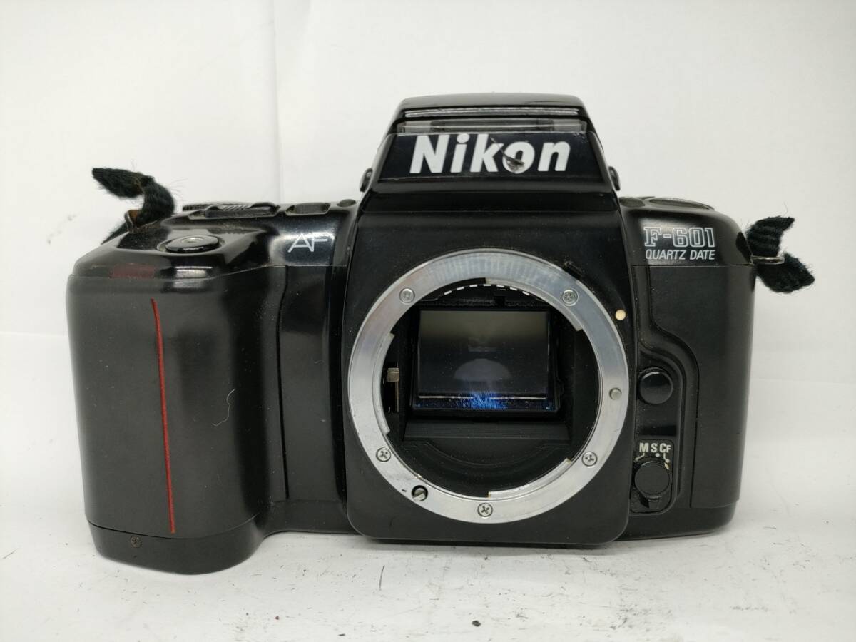 B852) Nikon F-601 QUARTZ DATE