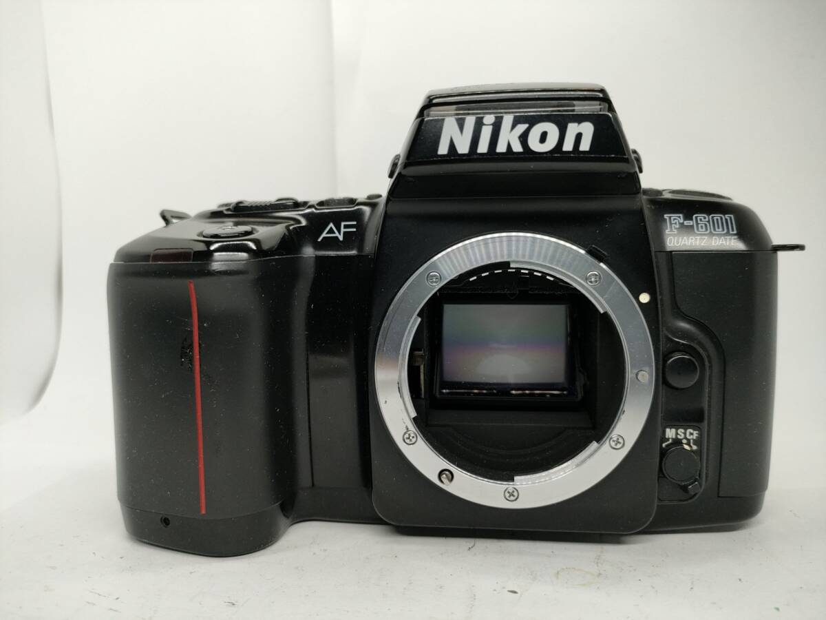 B923) Nikon F-601 QUARTZ DATE
