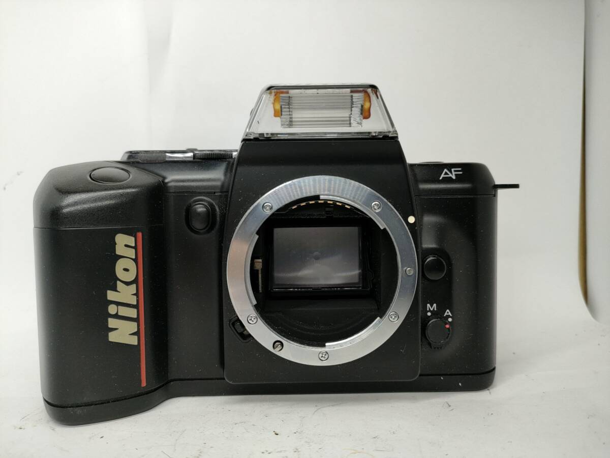 B944) Nikon F-401 QUARTZ DATE