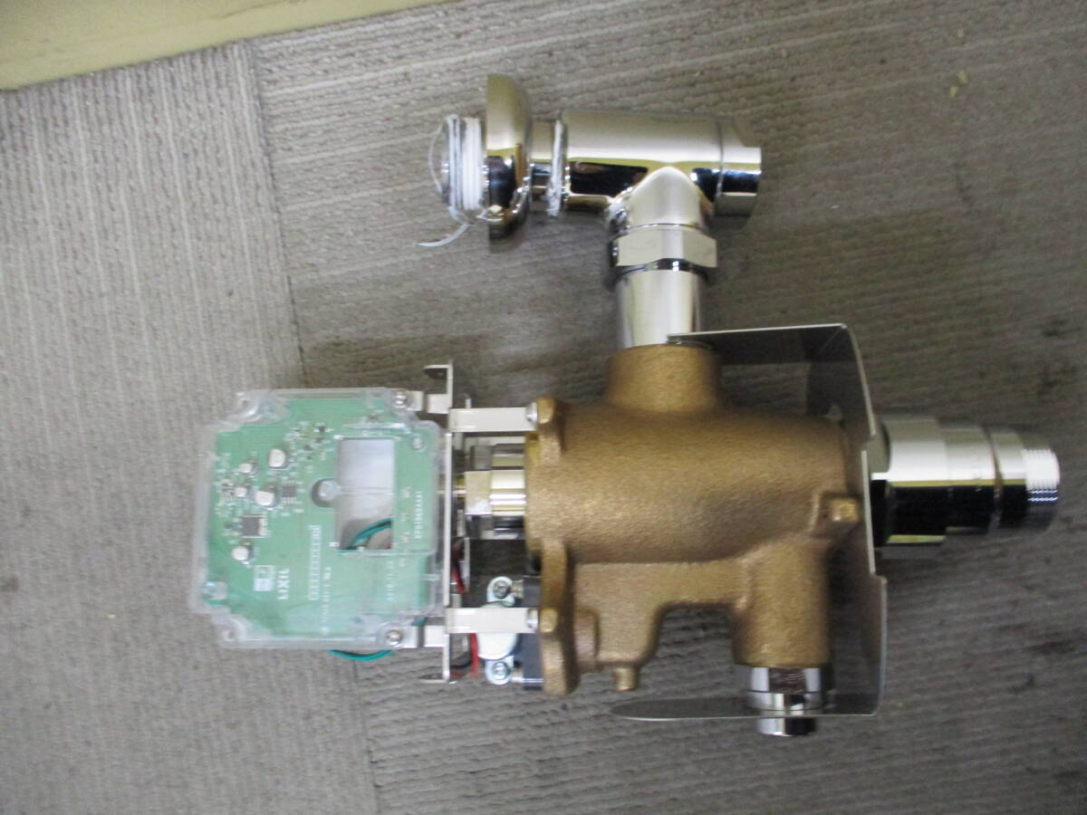 N1610棚35　LIXIL　便器自動フラッシュバルブ　TCMIA　94V-0　KPB1966AAA1　2018.11.22　Pb-F　トイレ