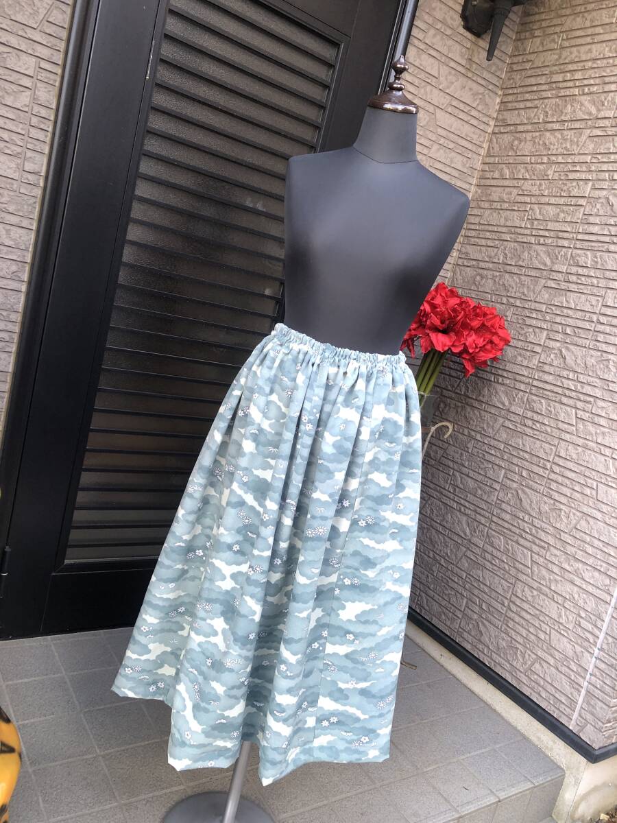 ハンドメイド　着物リメイク・和服リメイク　江戸小紋　浮雲　フレアスカート・ロングスカート　正絹　アンティーク　送料230円