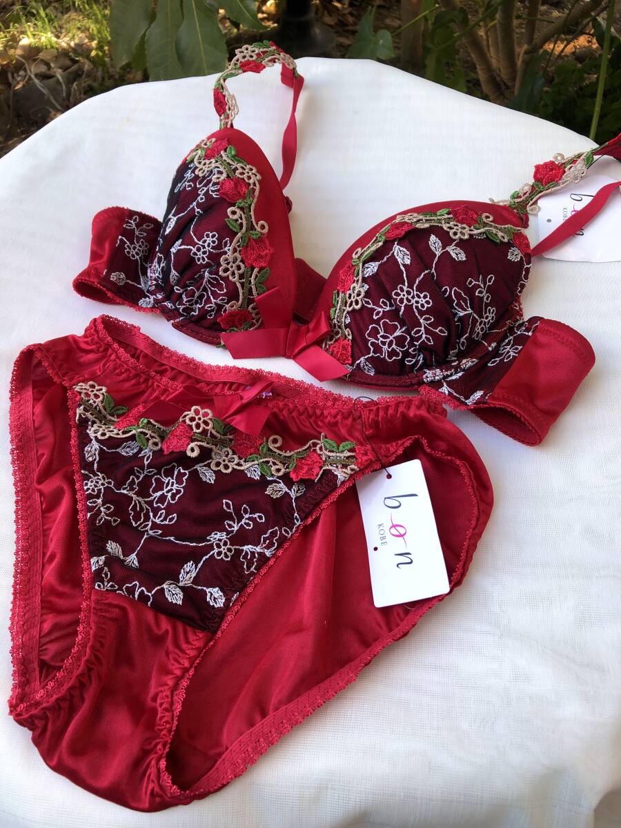 新品・タグ付き　ブラジャー＆ショーツ　セットアップ　セット商品　B75＆M　送料230円　薔薇柄　赤　チュール　刺繍