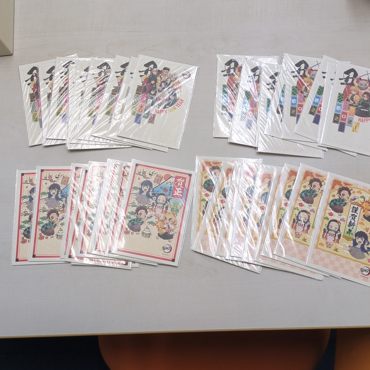 毀滅の刃　年賀状　３枚入り４０セット　４種類各１０セット