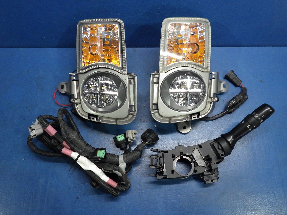 ★希少★ プリウス 社外 LEDフォグランプ ウインカー ハーネス付 ZVW30