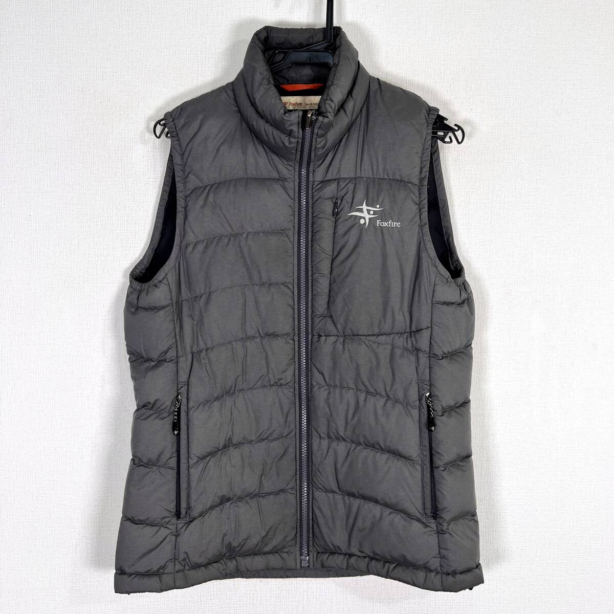 【Foxfire】フォックスファイヤー グレー系 ダウンベスト フルジップ スタンドカラー アウトドア 防寒 キャンプ 登山 メンズ SMALL【c047】