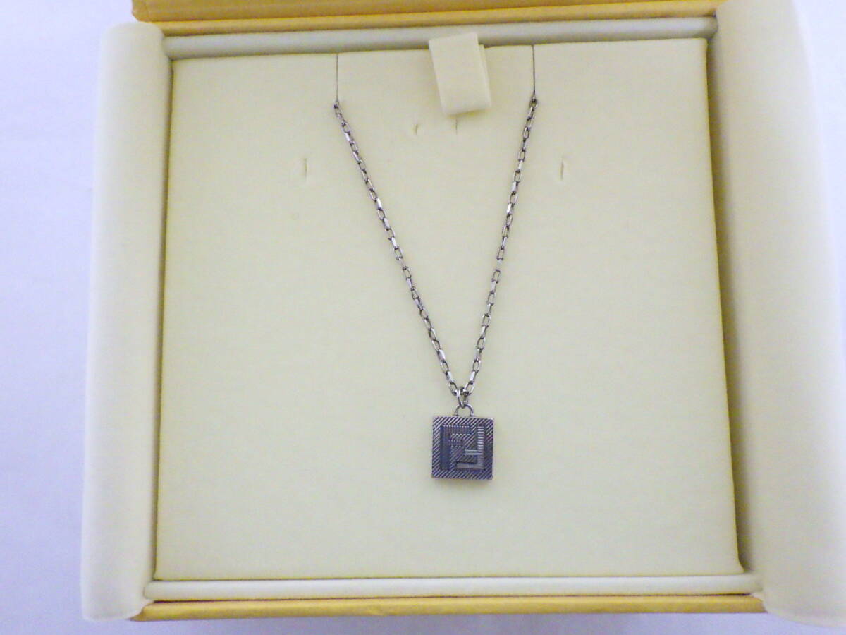 172H502A♪FENDI フェンディ シャドーネックレス シルバー 箱付き 中古