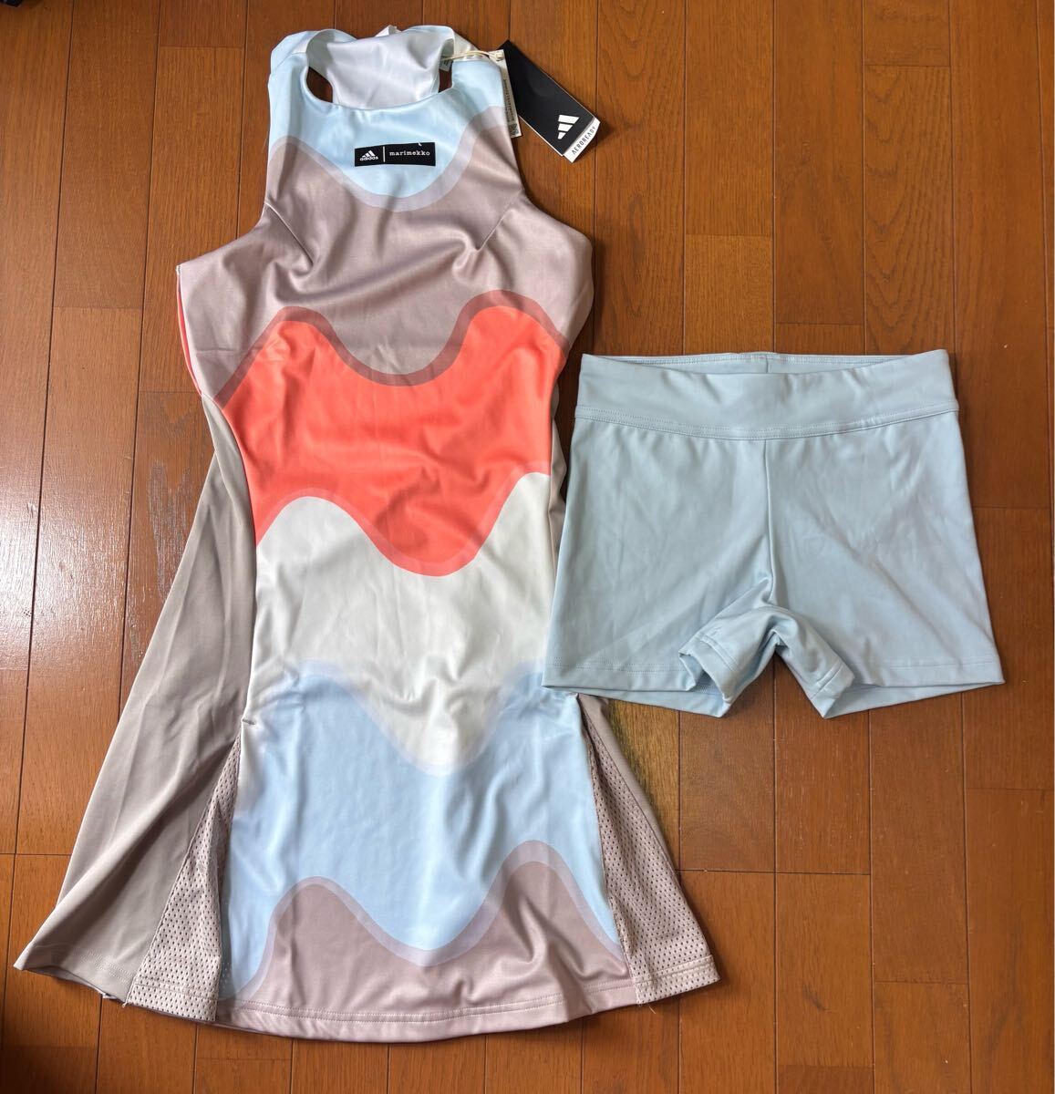 即決★アディダス　インナーパンツ付W テニス マリメッコ プレミアム ワンピース　セット　ドレス　新品 M　HU1801　マルチカラー