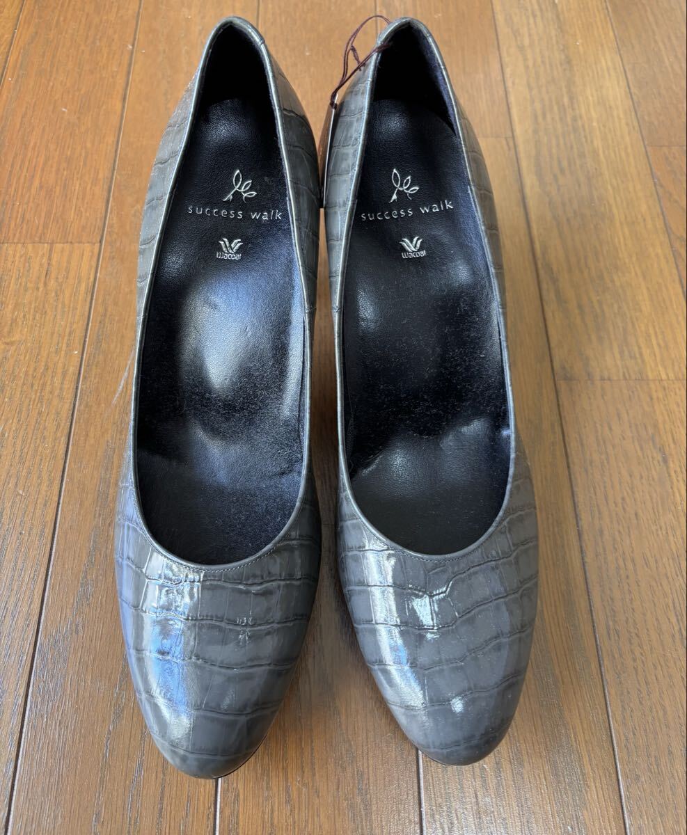 ★ワコール サクセスウォーク パンプス　クロコ型押し ヒール 8cm 24.5E 牛革 WIN082　新品　グレーベージュ　疲れにくい　歩きやすい