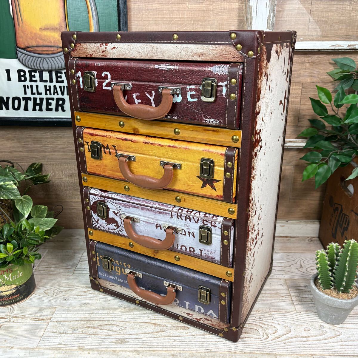 人気再入荷！送料無料、アンティークビンテージ調レザートランクチェスト四段A、洋タンス、収納家具、木製飾り棚、レール付引き出し