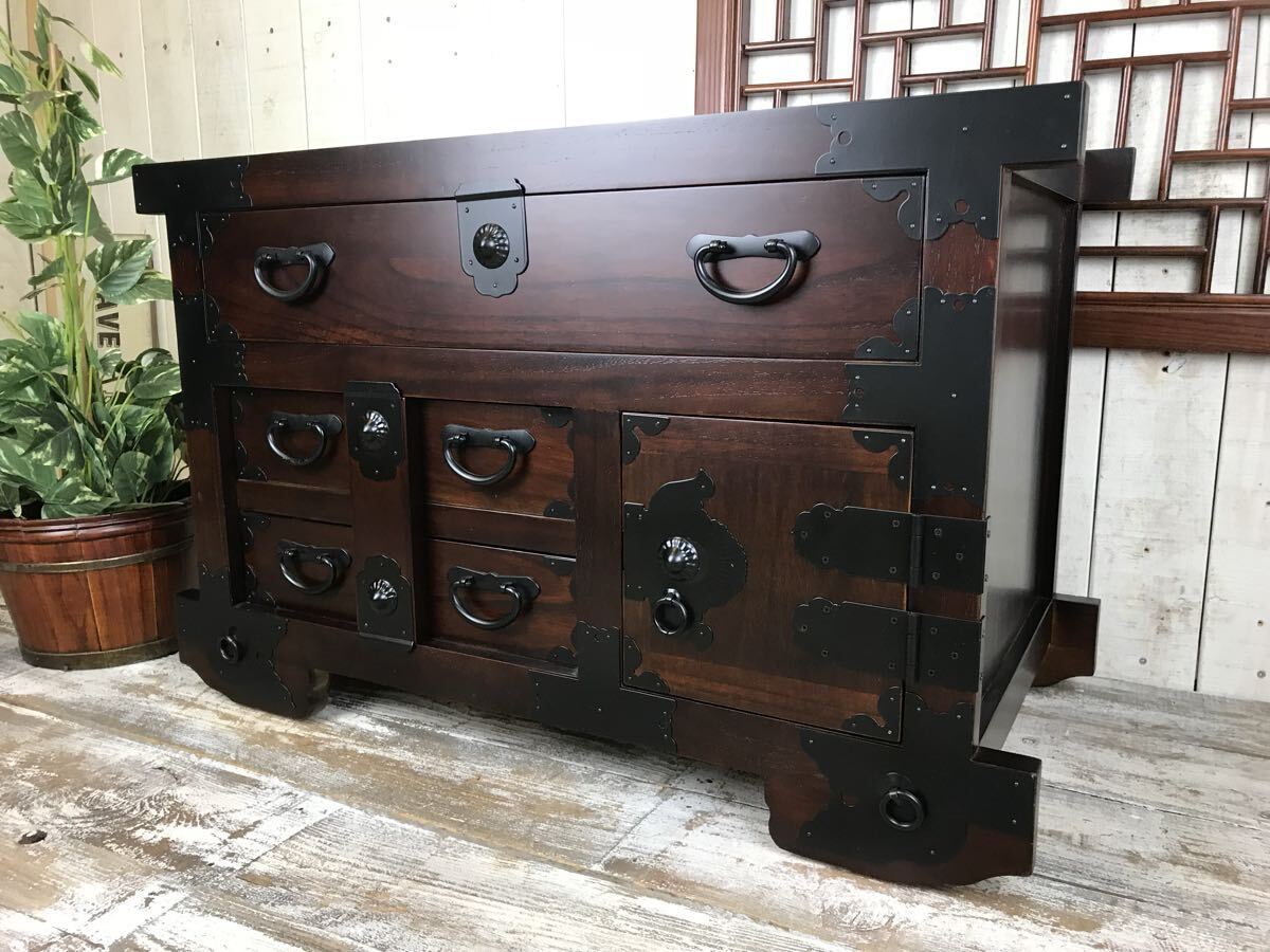 送料無料、民芸家具、からくり車箪笥 L(80㎝)木製桐材タンス、天然木無垢材、飾り棚多収納チェスト、和室、隠し引き付き、カラクリデザイン