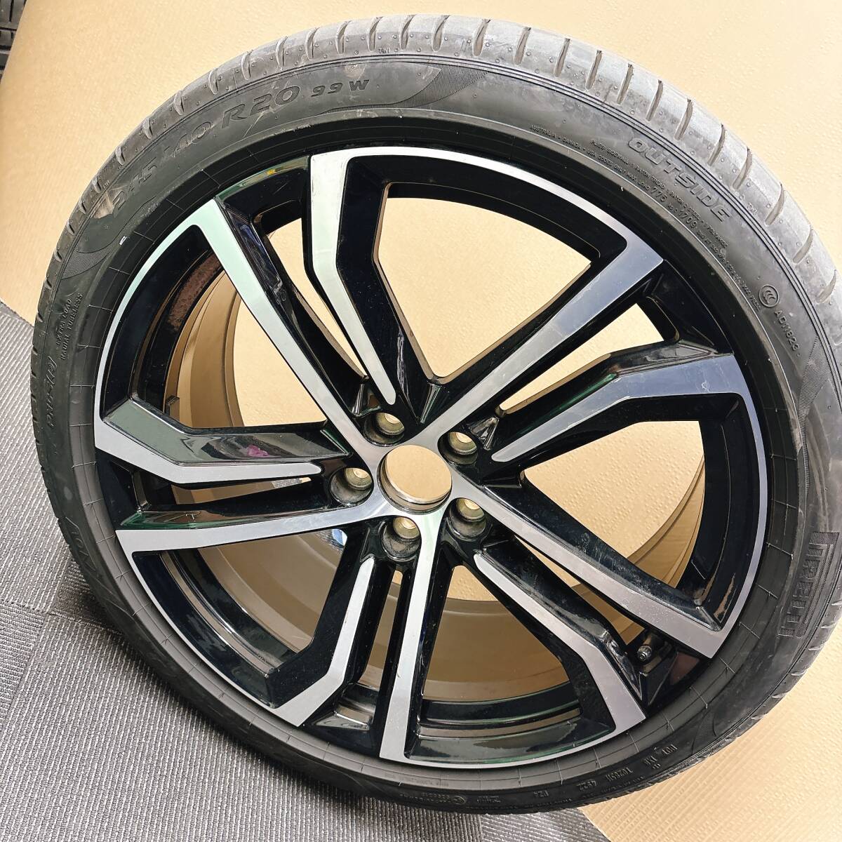 【04】ボルボ　V60 純正20インチホイール　傷あり、オマケタイヤ付き