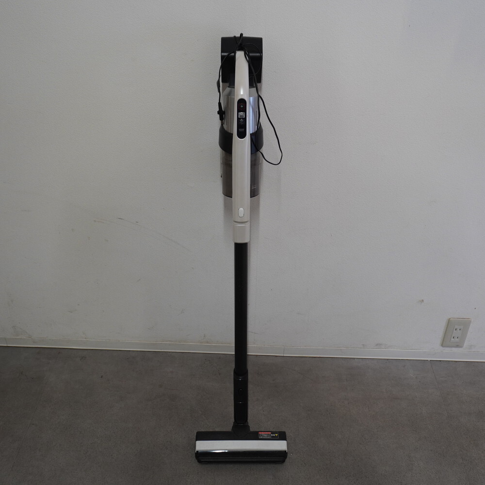 G51【中古】Panasonic 充電式掃除機（家庭用）　MC-SBU530J［動作確認済］充電器付き　充電時間：約3時間　パナソニック株式会社　2021年製