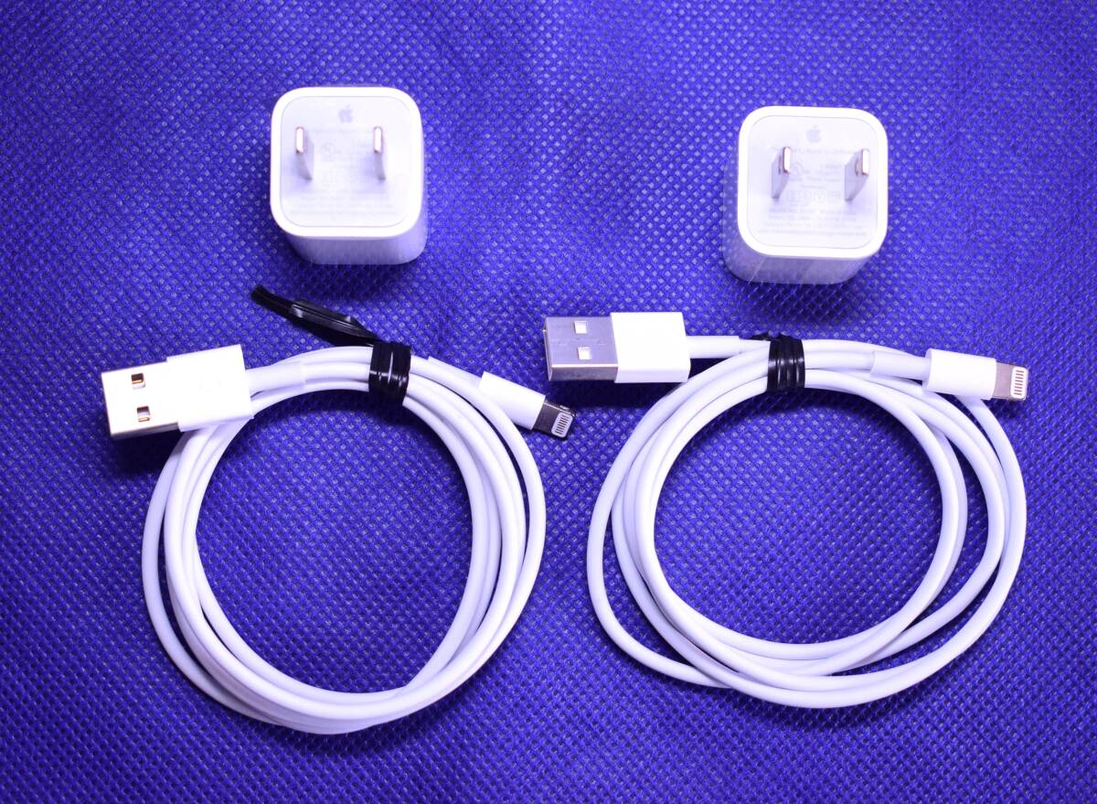  未使用品 Apple 純正 iPhone 小型軽量電源アダプタ Model No A1385＋中古品 Apple純正 ライトニング ケーブル 1m ２個組