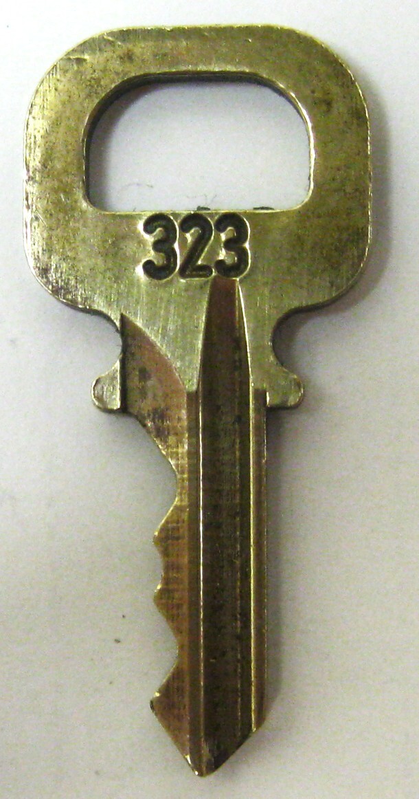 【東京 谷中 質屋おぢさん】ルイ・ヴィトン VUITTON チャーム 南京錠の鍵カギ№ 323 男女兼用　d