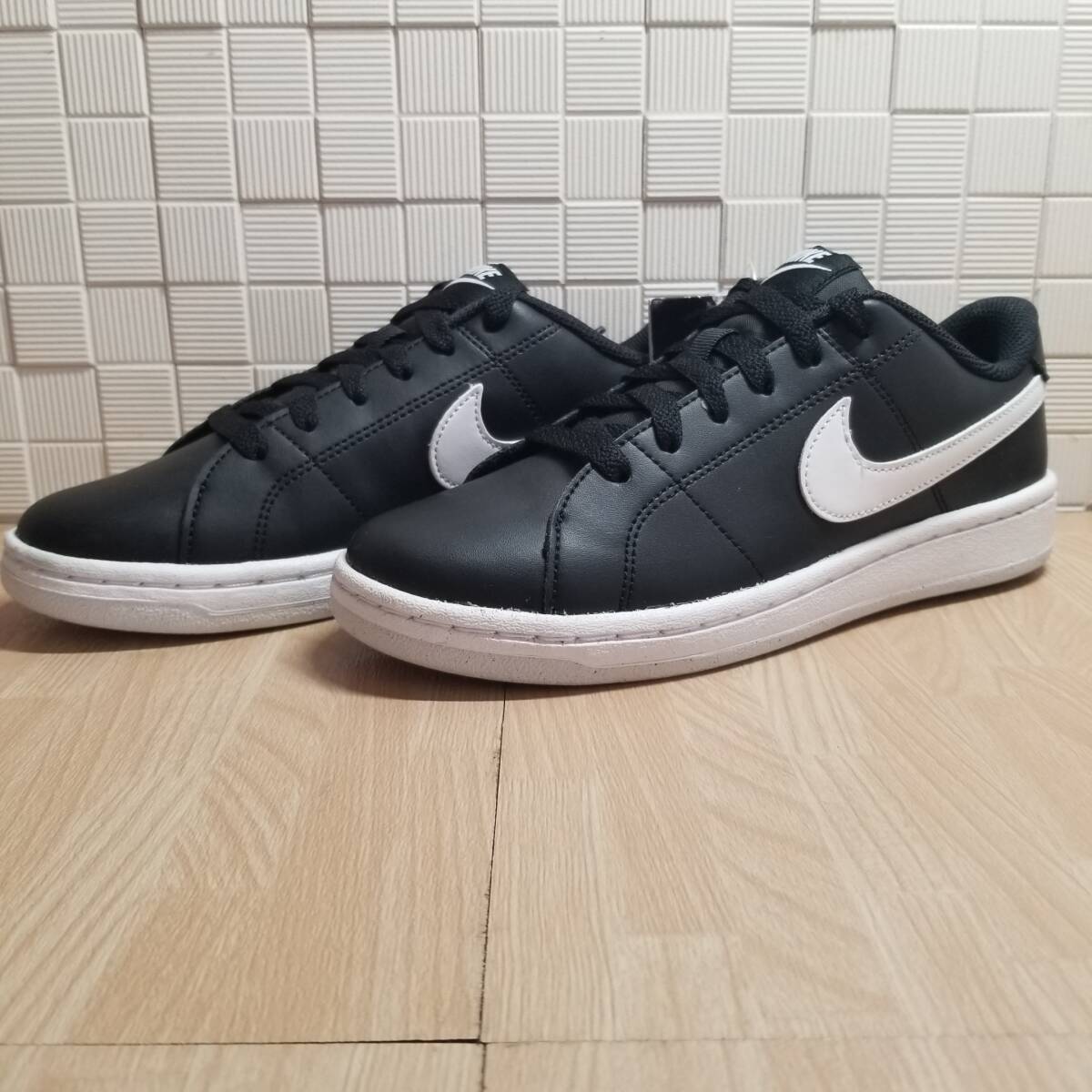 送料無料・新品未使用！！ナイキ NIKE カジュアルシューズ スニーカー / ウィメンズ コート ロイヤル 2 NN / 黒 ブラック 23.0ｃｍ