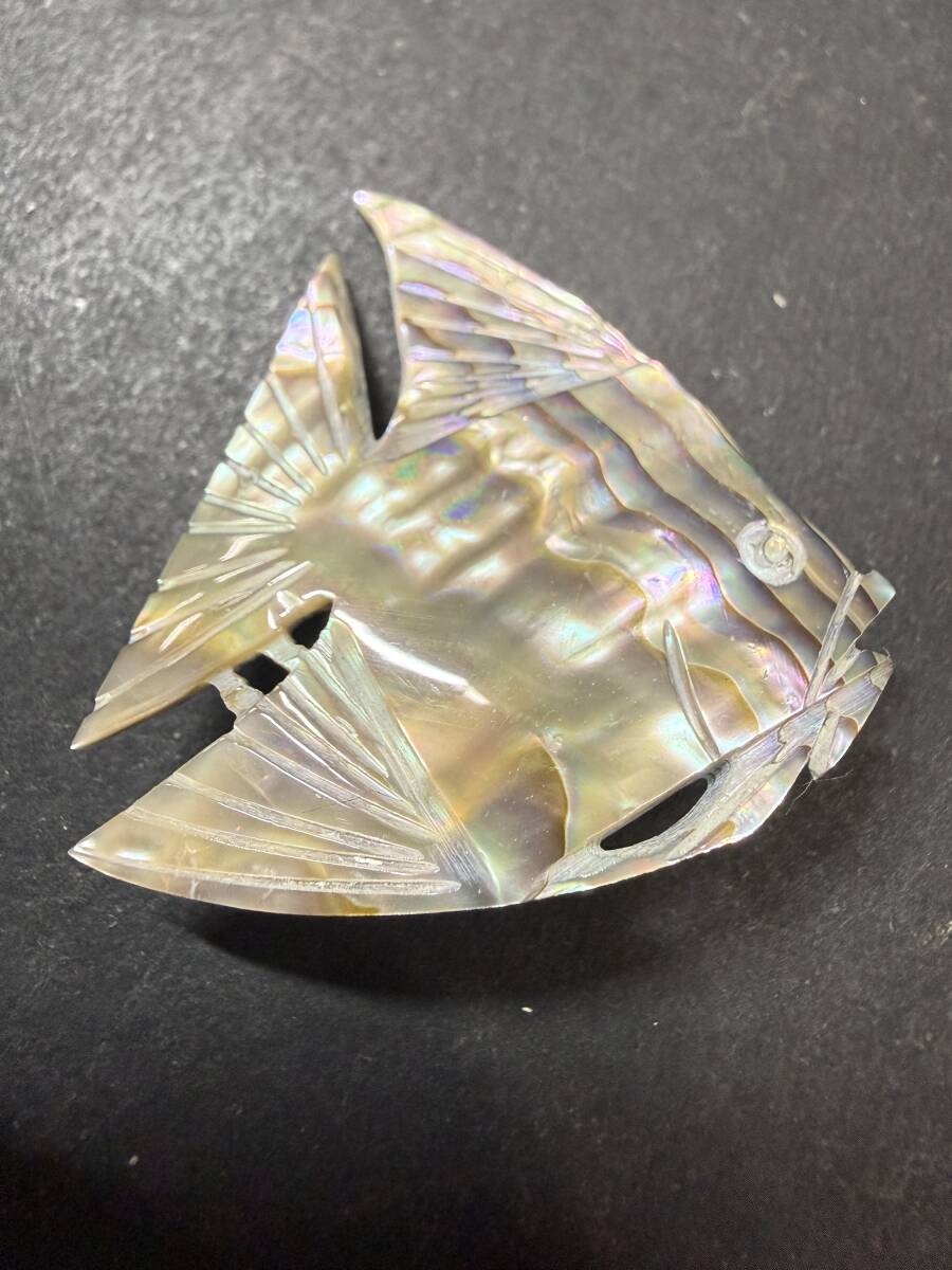 ★コレクター必見 ビンテージ シェル ブローチ 魚型 魚モチーフ 貝細工 螺鈿細工 アクセサリー 飾り コレクション 現状品 Au253