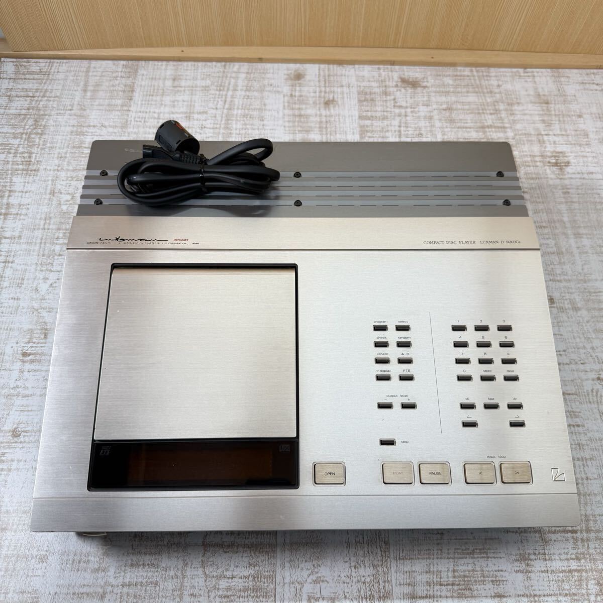 LUXMAN　ラックスマン　D-500X's 現状品　 CDプレーヤー Luxman 通電確認済み　D-500XS 