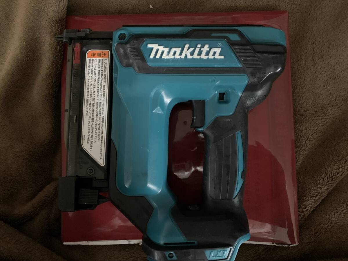 【中古】makita PT353D 充電式ピンタッカ／電動工具／ジャンク