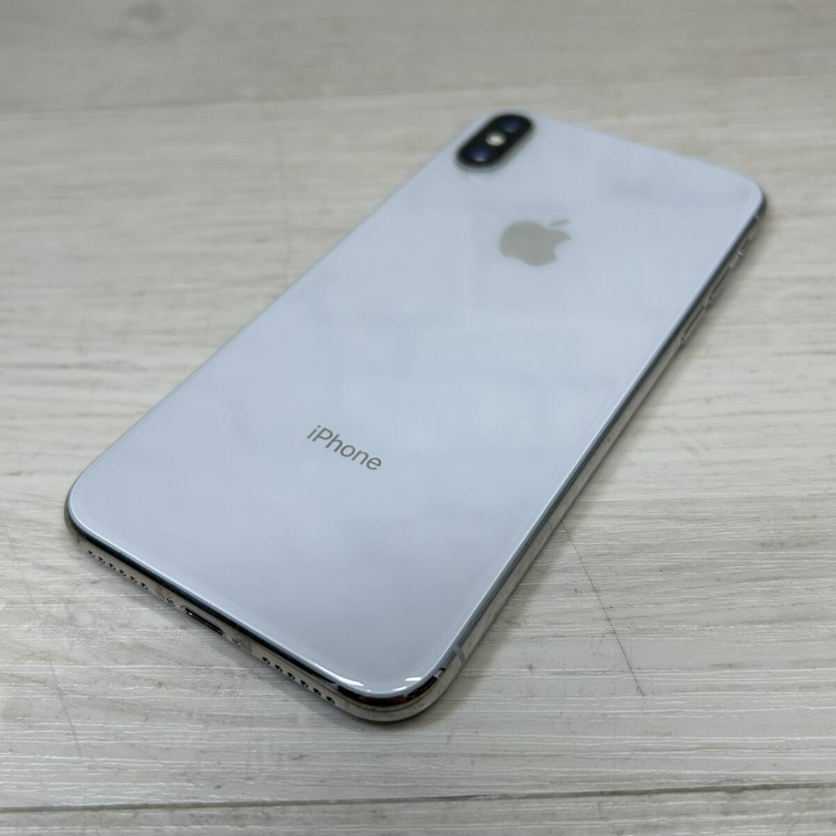 【YH-4570】中古バッテリー交換済み Apple アップル iPhone X 64GB SIMロック有 au MQAY2J/A スマートフォン シルバー 最大容量100% 判定〇