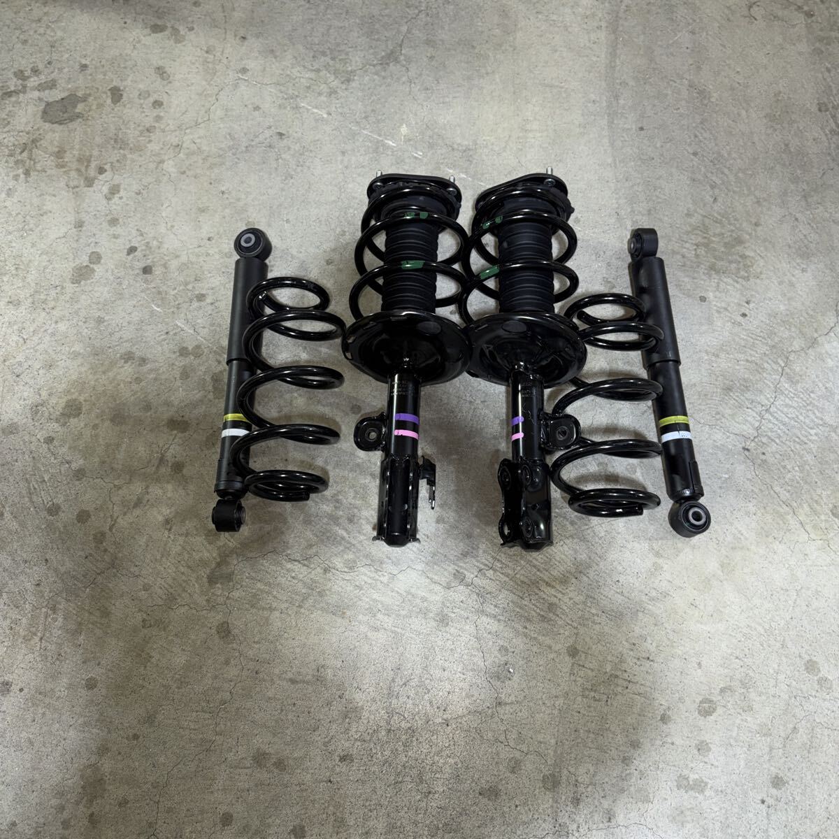トヨタ 30系 アルファード 純正サスペンション 1台分 新車外し品！ 48510-58280,48520-58280,48530-58210 