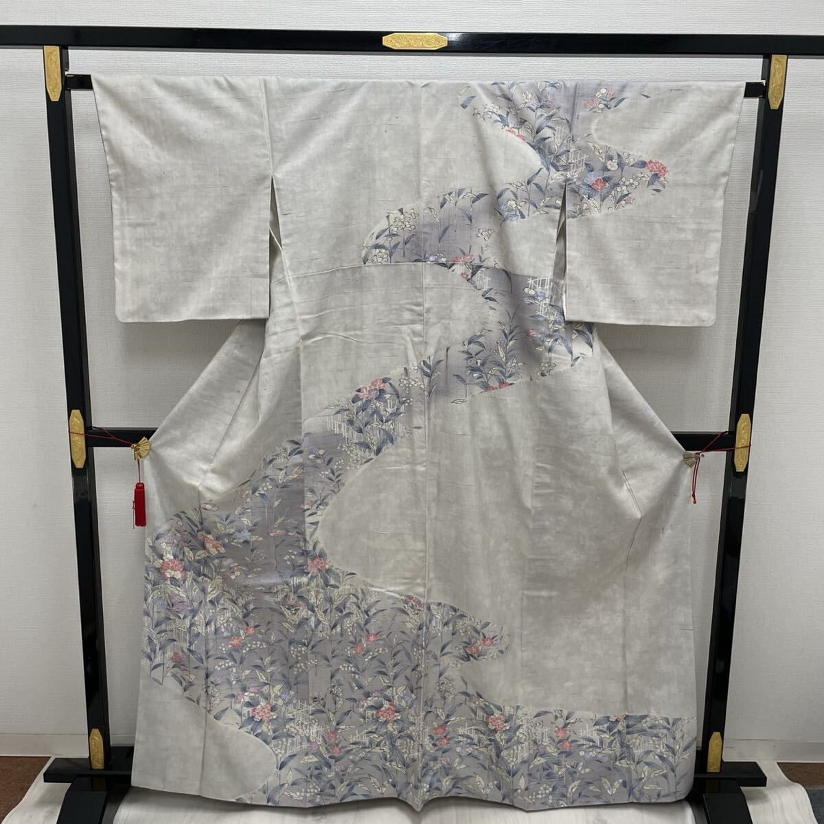 結城紬 付下げ 上品な花模様 着物 正絹 B-442