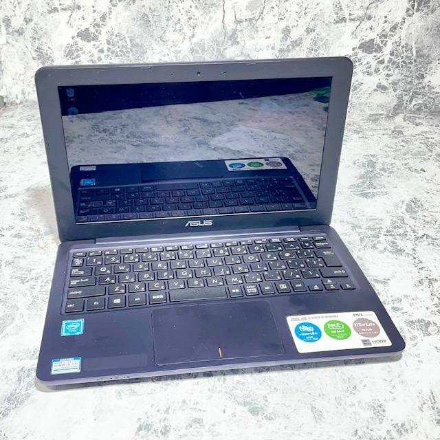 8701//ASUS E202S Celeron N3060 1.60GHz ノートPC 現状品