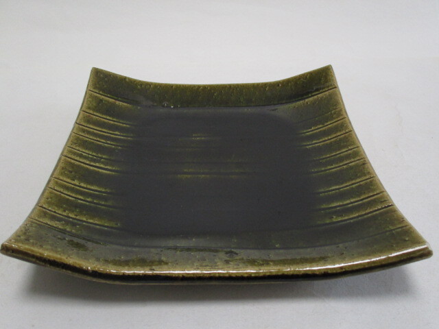 和陶器　織部　角盛り皿　22ｃｍ　1個　角皿　大皿　盛り皿　在銘