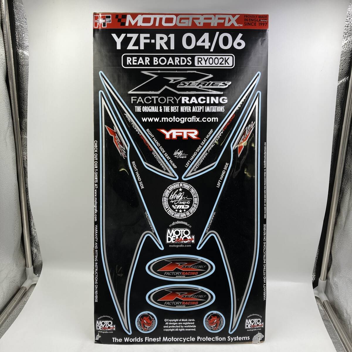 モトグラフィックス ボディパッド REAR YZF-R1 04-06 MT-RY002K/Y32592-L2