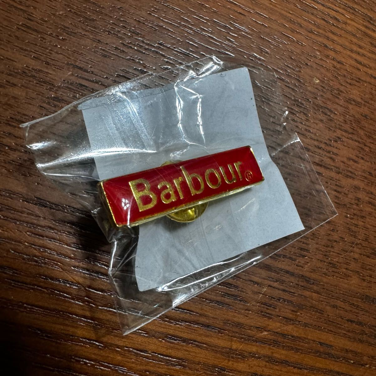在庫最後【レッド×ゴールド】Barbour バブアー ピンバッジ ピンズ