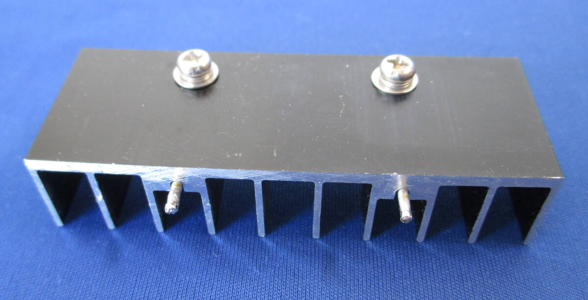 ヒートシンク アルミ 放熱板 　70mm × 25mm × 15mm　